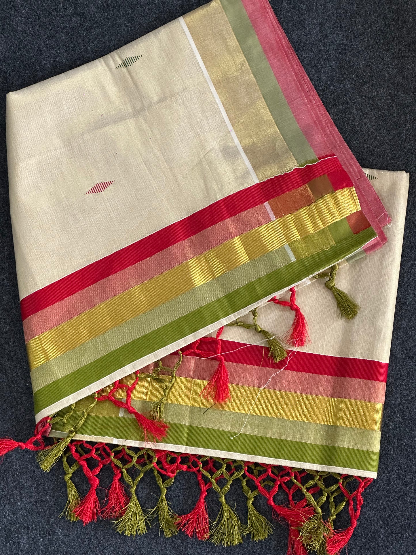 Paarijaatham_Multicolor Border Kerala traditional tissue set saree